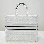 Dior Book Tote White Cannage Shearling 42cm  - 5