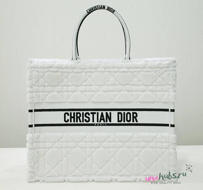 Dior Book Tote White Cannage Shearling 42cm  - 1