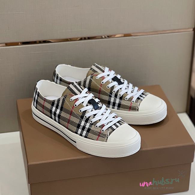 Burberry men shoes 02 - 1