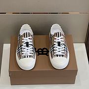 Burberry men shoes 02 - 2