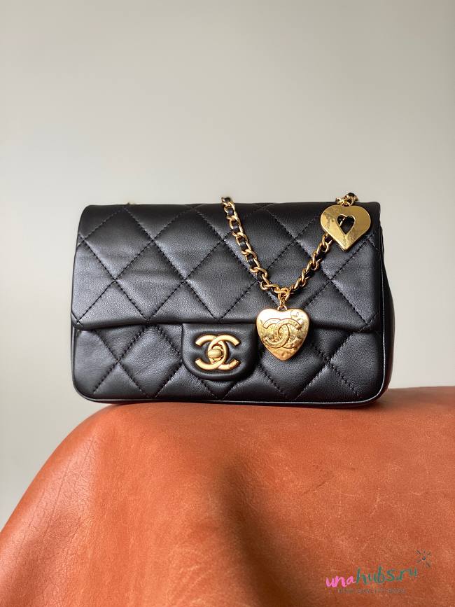 Chanel heart chain black lambskin bag - 1