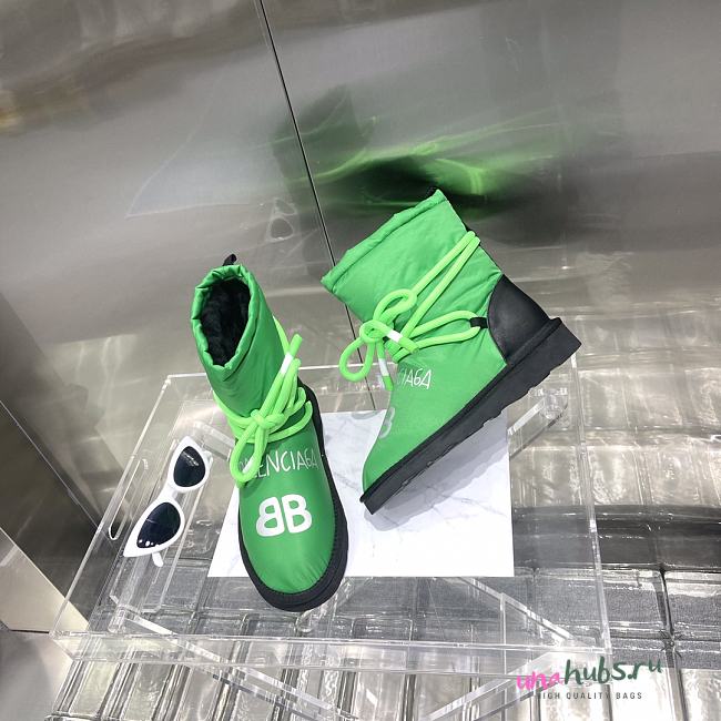 Balenciaga green puffer boots - 1