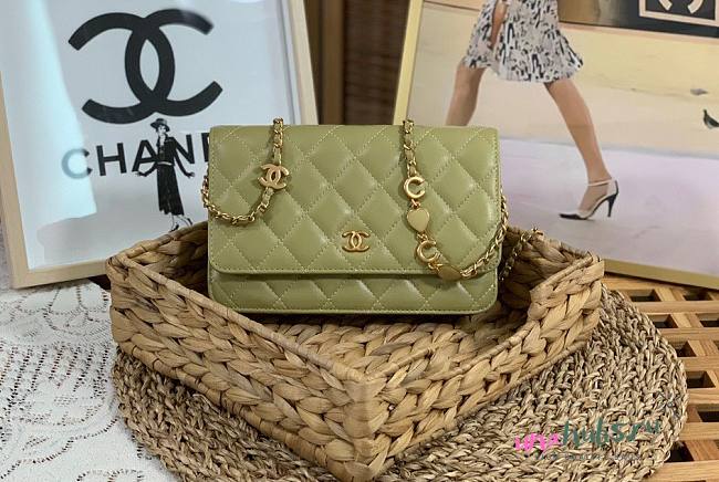 Chanel Woc CC chain green leather bag - 1