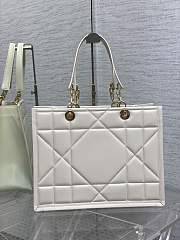 Dior medium white esential tote bag  - 3