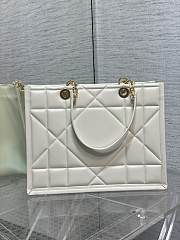 Dior medium white esential tote bag  - 1