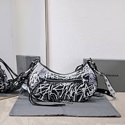 Balenciaga Le Cagole graffiti shoulder bag - 5