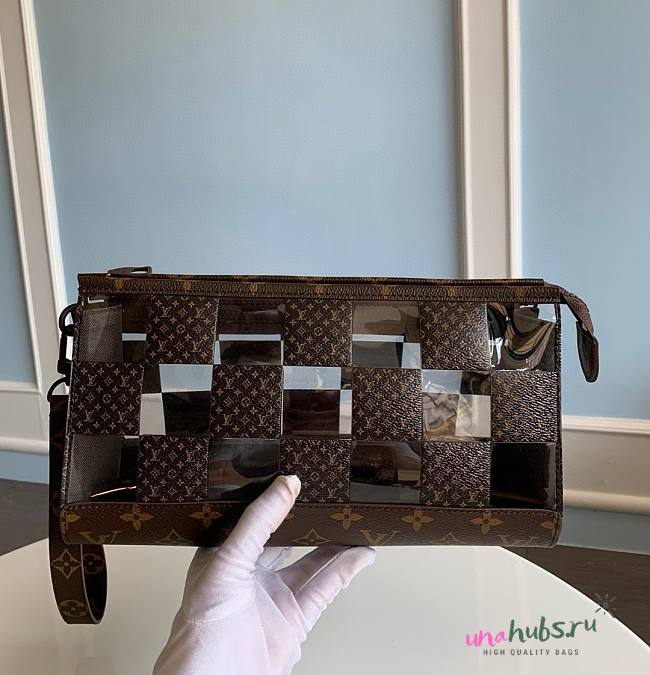 Louis Vuitton standing pouch M81588  - 1