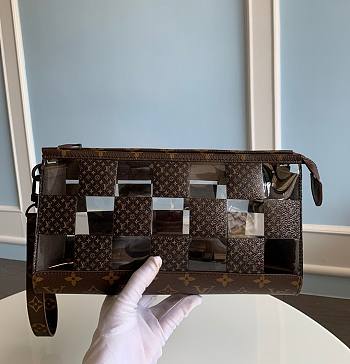 Louis Vuitton standing pouch M81588 