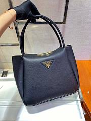 Prada medium logo-plaque tote bag - 5