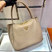 Prada medium logo-plaque beige tote bag - 6