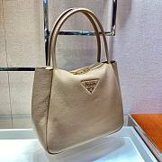 Prada medium logo-plaque beige tote bag - 3