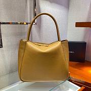 Prada medium logo-plaque brown tote bag - 3