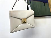 Valentino Garavani One Stud white tote bag - 6