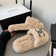 Chanel beige shearling slippers - 4