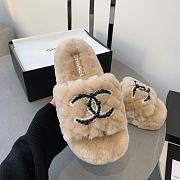 Chanel beige shearling slippers - 3