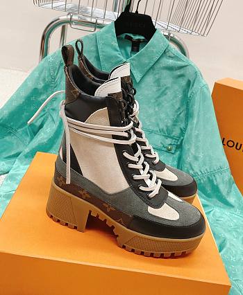 Louis Vuitton Lauréate Desert white leather ankle boots
