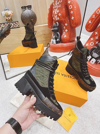 Louis Vuitton Lauréate Desert leather ankle boots