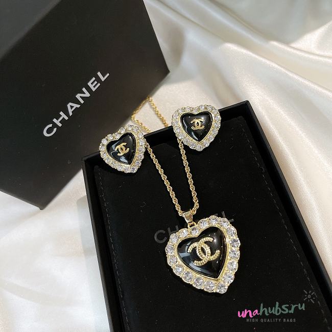 Chanel pearl set ( necklace + earings ) 02 - 1