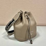 Prada beige leather bucket bag - 3