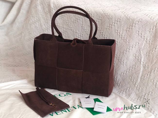 Bottega Veneta Intrecciato lamp skin tote dark brown velvet bag 609175 - 1