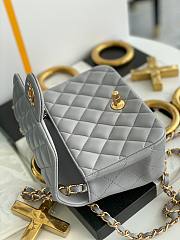 Chanel 17cm Classic Flap Bag Grey Lampskin Leather gold hardware - 4