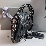 Balenciaga Le Cagole leather crossbody bag - 3