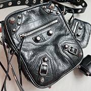 Balenciaga Le Cagole leather crossbody bag - 5