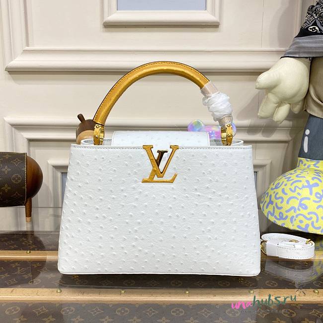 Louis Vuitton Capucines White Ostrich leather PM bag - 1