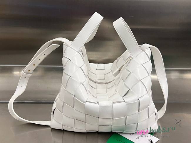 Bottega Veneta White Bowling Cassette bag - 1