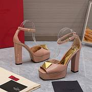 Valentino One Stud beige patent leather platform heels - 4