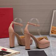 Valentino One Stud beige patent leather platform heels - 3