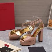 Valentino One Stud beige patent leather platform heels - 2