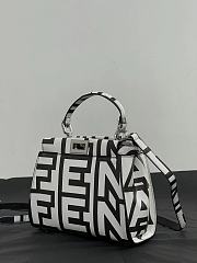 Fendi Fendigraphy Peekaboo leather bag  - 4