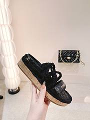 Chanel slippers black in raffia - 2