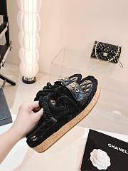 Chanel slippers black in raffia - 4