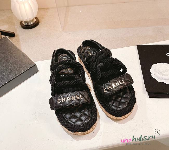 Chanel slippers black in raffia - 1