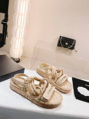 Chanel slippers beige in raffia - 2