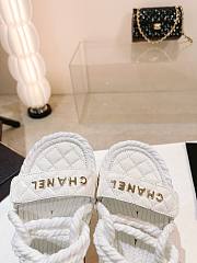 Chanel slippers white in raffia - 4