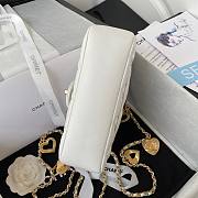 Chanel heart chain white lambskin bag - 2