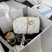 Chanel heart chain white lambskin bag - 3