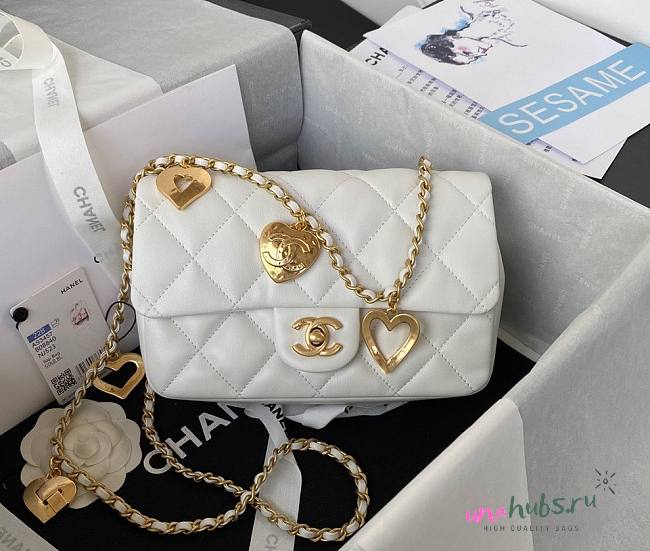 Chanel heart chain white lambskin bag - 1