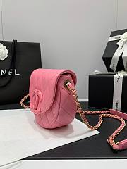 Chanel mini messenger 2023 pink CC caviar leather bag - 4