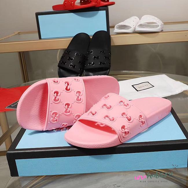 Gucci GG pink rubber slippers - 1