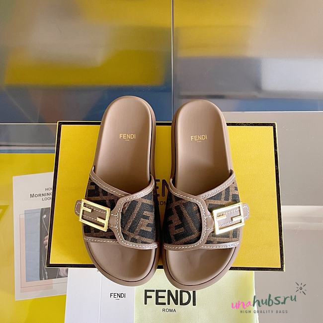 Fendi Feel Brown fabric slides - 1