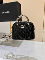 Chanel 2023 small clutch black shiny leather bag - 5