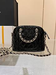 Chanel 2023 small clutch black shiny leather bag - 4