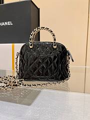 Chanel 2023 small clutch black shiny leather bag - 2