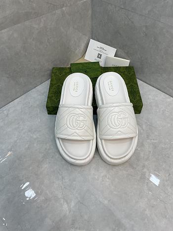 Gucci white slippers 