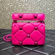 Valentino Garavani Roman Stud small quilted hot pink leather shoulder bag - 3