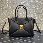 Valentino Garavani One stud leather tote bag - 1